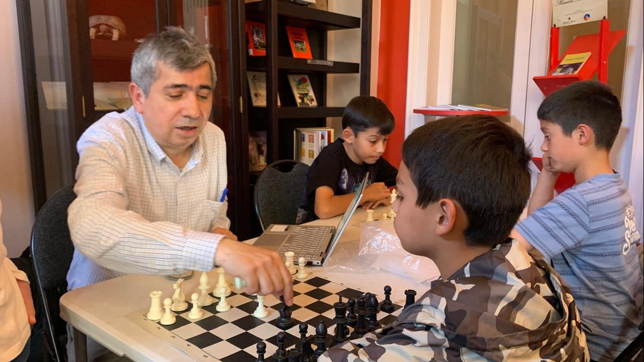 Siguen los talleres de ajedrez para iniciados en el Museo de Historia Natural de Valparaíso a cargo del maestro Pedro Basualto. 